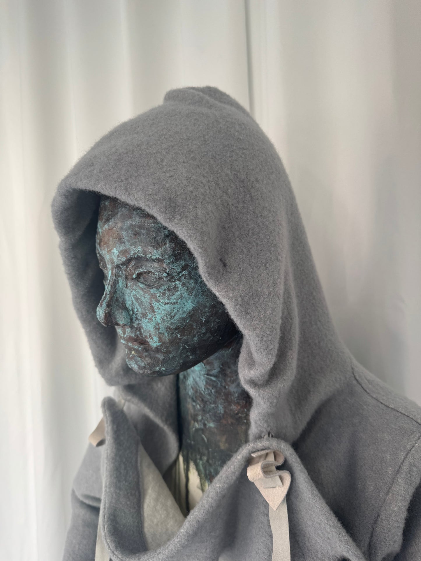 CLOSE HOODED TOP
