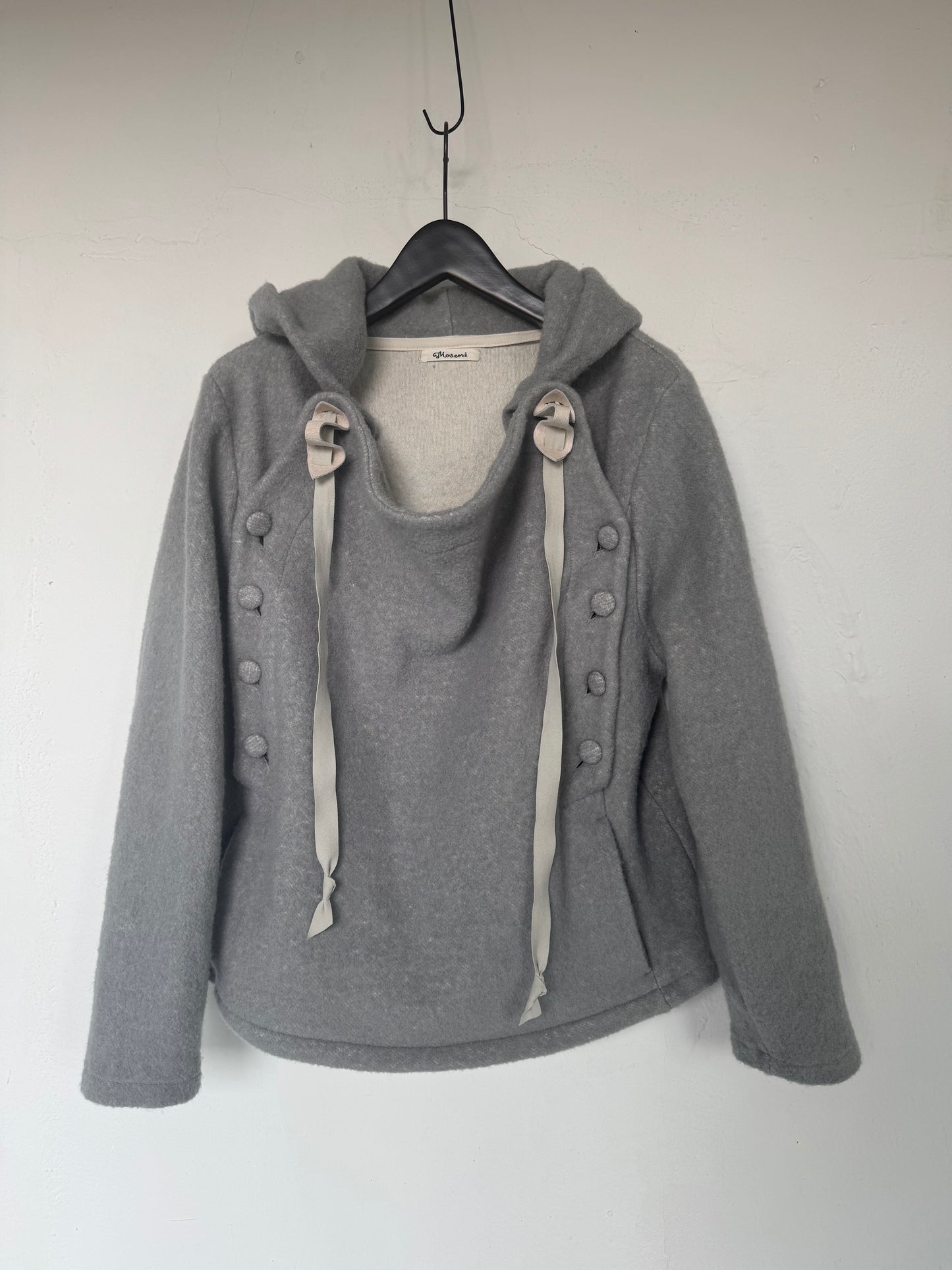 CLOSE HOODED TOP