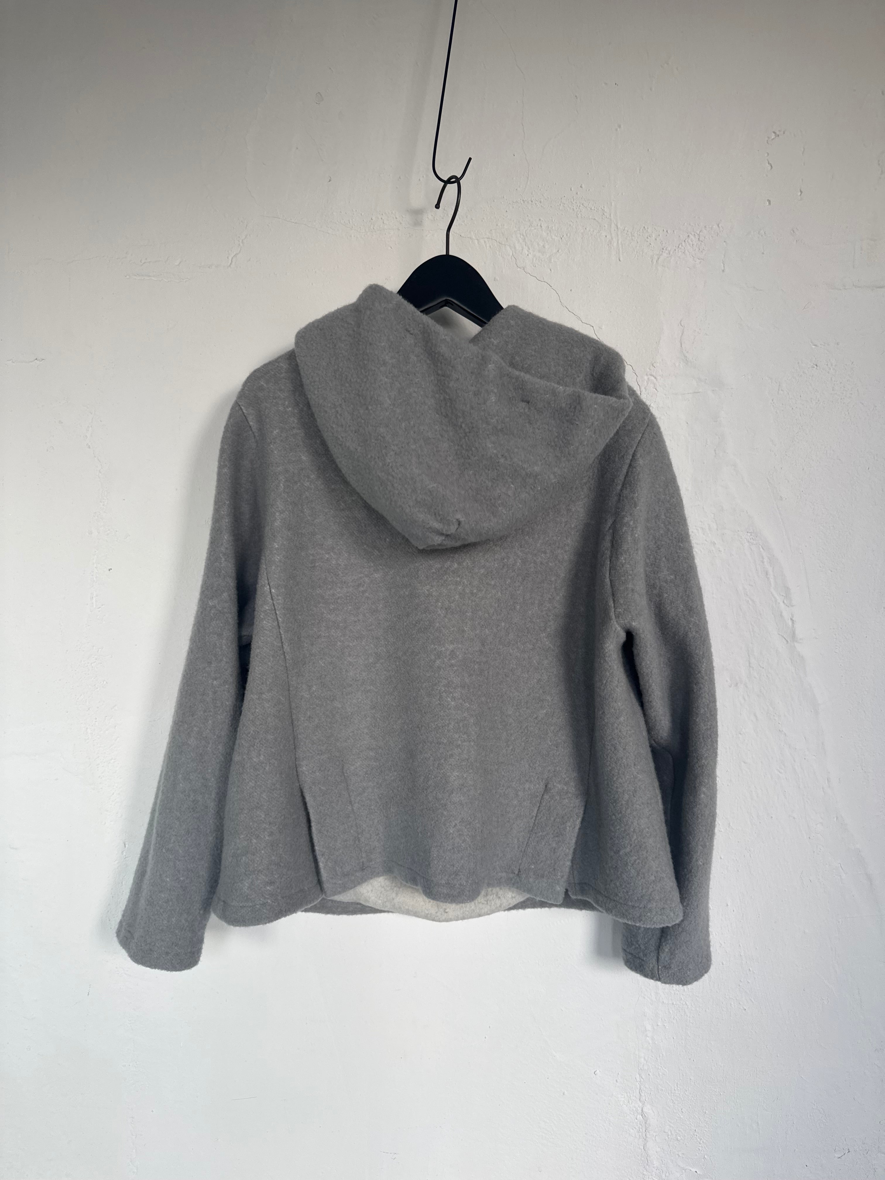 CLOSE HOODED TOP