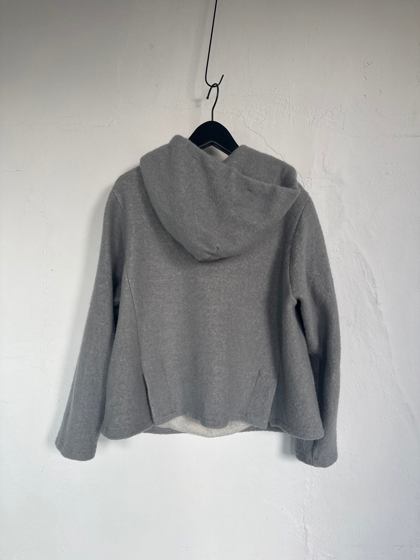 CLOSE HOODED TOP