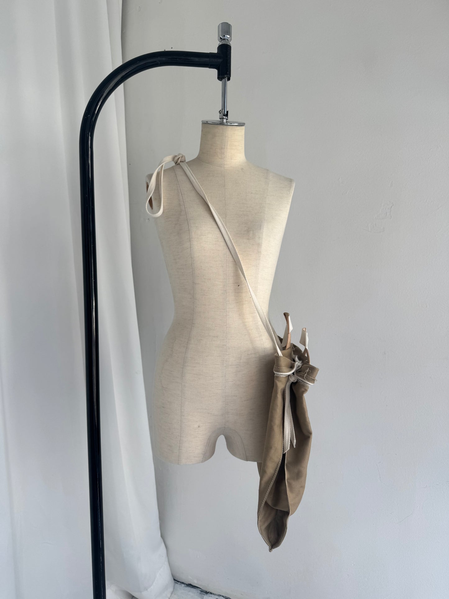 LEAF ARC TOTE BAG