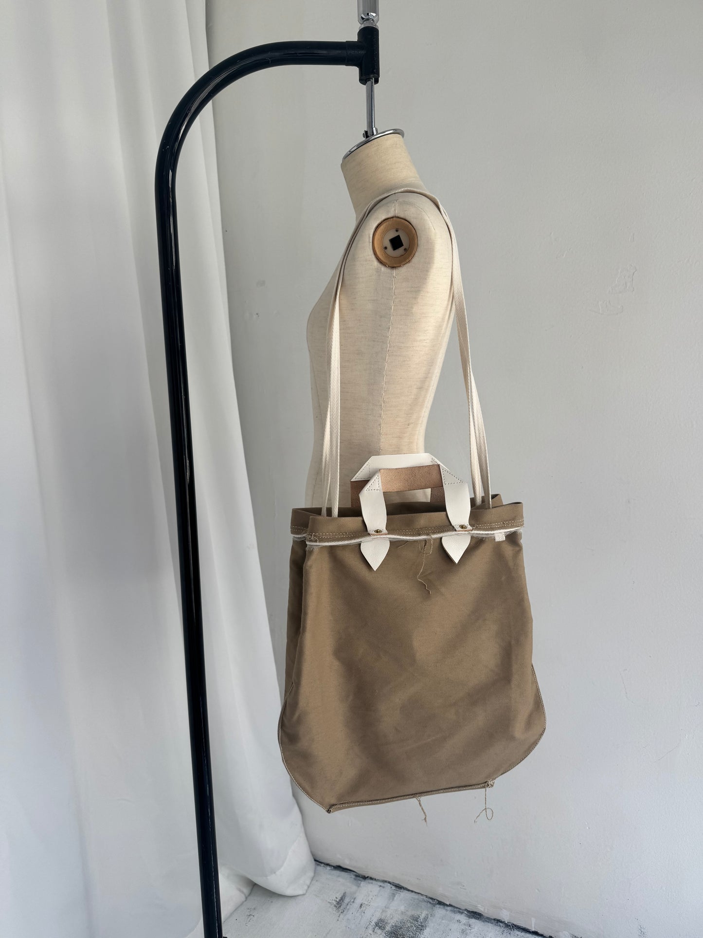 LEAF ARC TOTE BAG