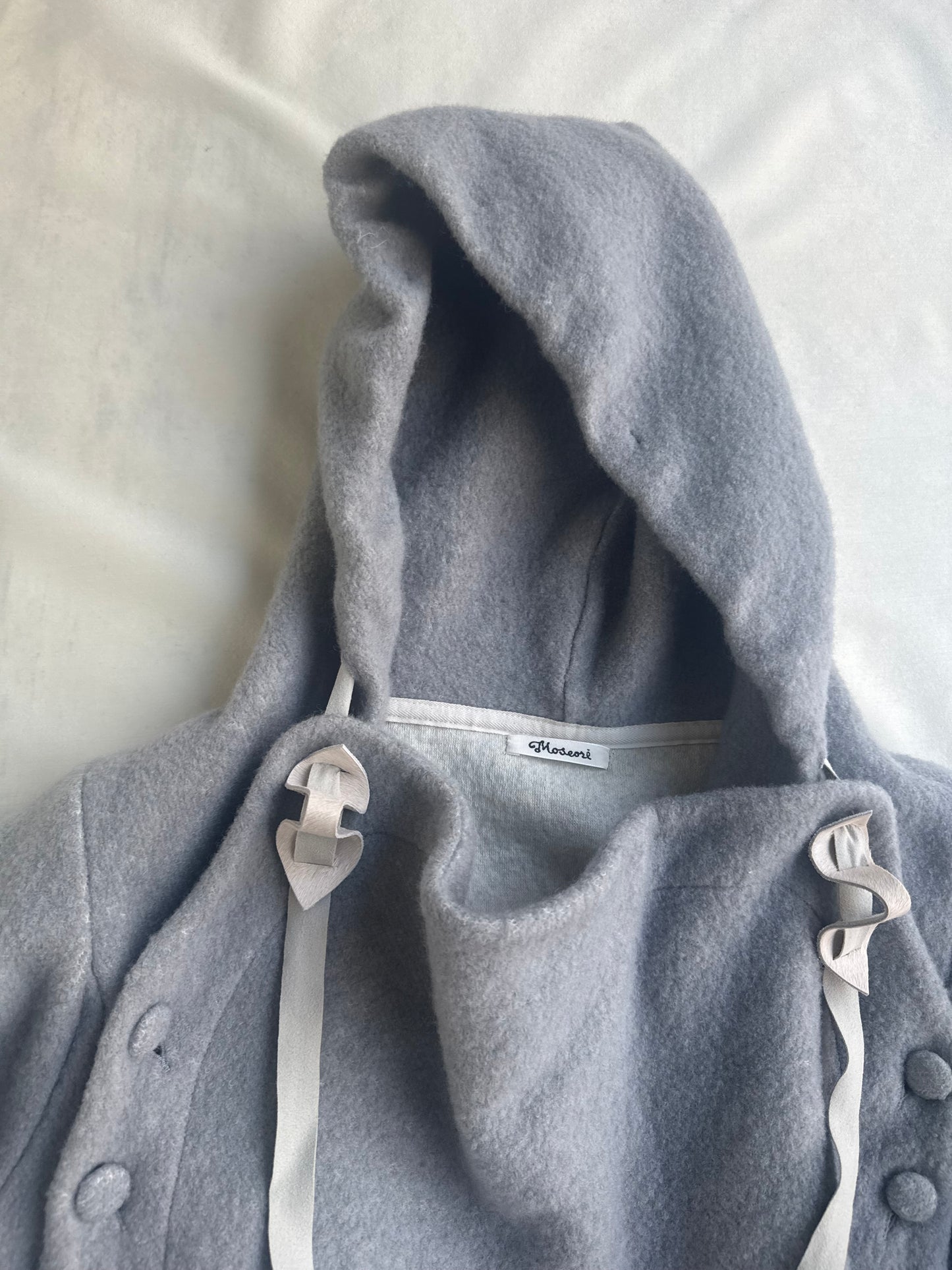CLOSE HOODED TOP